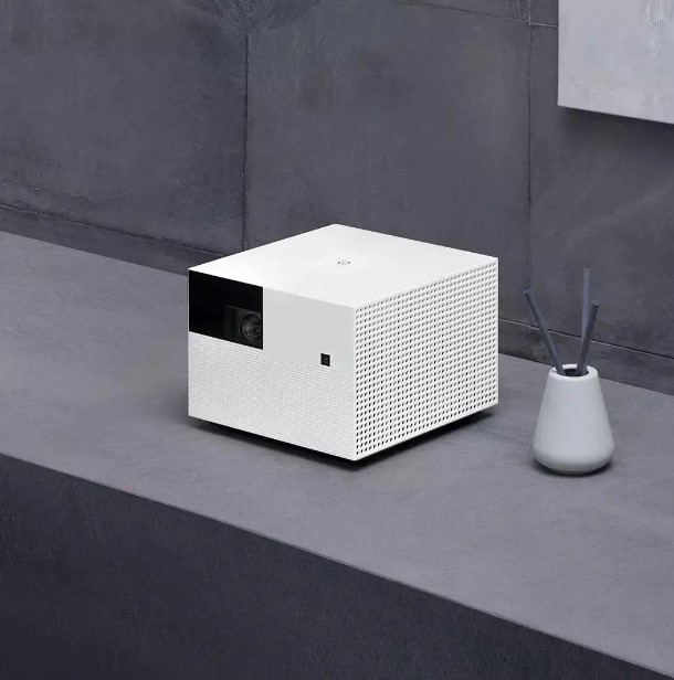Proiettore Smart 4K Con Netflix Integrato - 28.000 Lumen, Risoluzione 1080p Nativa, Wi-Fi 6, Bluetooth, Correzione Trapezoidale 4D